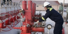 تقرير: أوروبا تبدأ إنفاق الغاز المخزن لفصل الشتاء