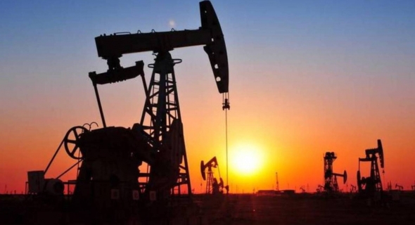 انخفاض سعر النفط بفعل قفزة إصابات كورونا والتوترات بين أمريكا والصين