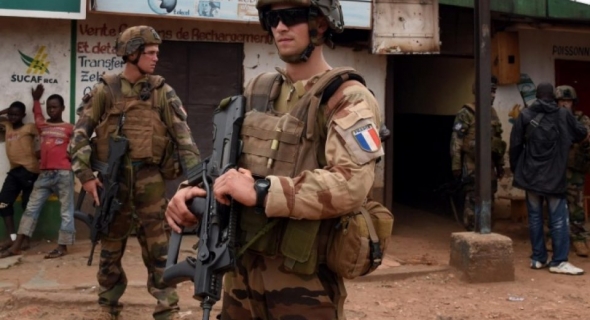فرنسا تقرر سحب قواتها من أفريقيا الوسطى بحلول نهاية العام