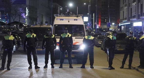إصابات في حادث إطلاق نار في هولندا والشرطة لا تستبعد “العمل الإرهابي”