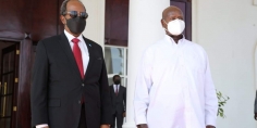 أوغندا والصومال يبحثان القضاء على الإرهاب وتحقيق الاستقرار في “القرن الأفريقي”
