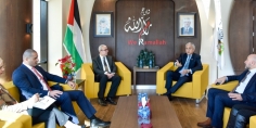 سلطة النقد الفلسطينية تشيد بجهود بلدية رام الله في التحول الرقمي واستخدام أدوات الدفع الإلكتروني