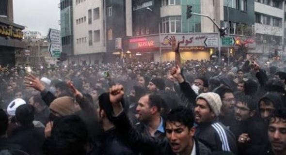 استمرار الاحتجاجات الإيرانية في طهران حتى ساعات متأخرة من الليل
