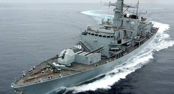 بريطانيا: 3 سفن إيرانية حاولت اعتراض سبيل ناقلة بريطانية في الخليج.. وطهران تنفي