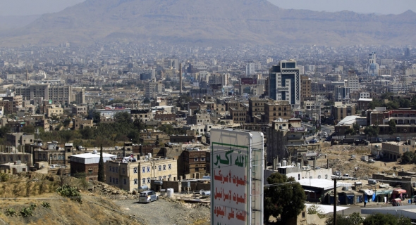 اليمن.. طيران التحالف يقصف معسكرا لـ”أنصار الله” جنوب صنعاء