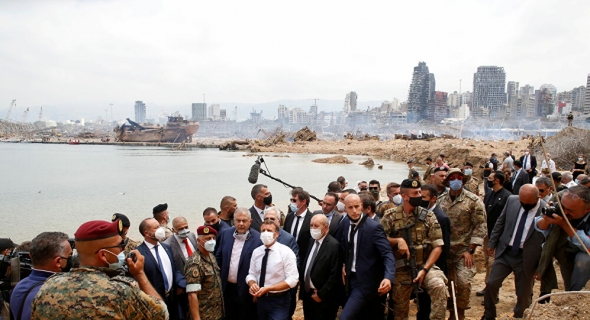 صحيفة: زيارة ماكرون الثانية إلى لبنان تؤرق الأحزاب الداخلية بانتظار إشارات الحل