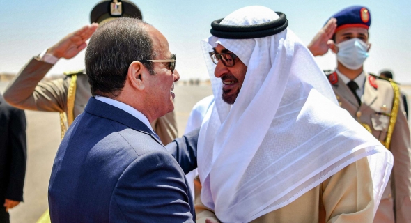 “السيسي” يصل الإمارات للمشاركة في قمة تضم قادة مصر والأردن ودول الخليج