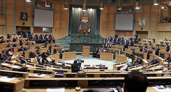 مجلس النواب الأردني يرفض سحب الثقة من حكومة هاني الملقي