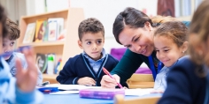 العودة إلى المدارس تشغل العالم
