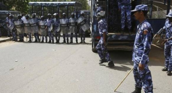السلطات السودانية تعتقل معارضين لكبح المظاهرات