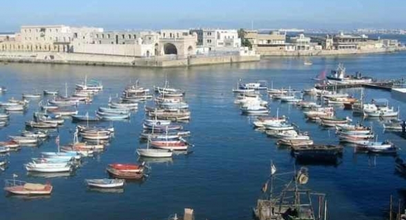 إغلاق ميناء البرلس لارتفاع الأمواج