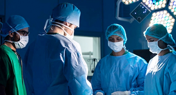 فريق طبي مصري يجري 250 عملية جراحية مجانية بدولة مالي