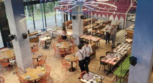 مطعم ميسي يقدم طعاما مجانيا للمشردين في الأرجنتين