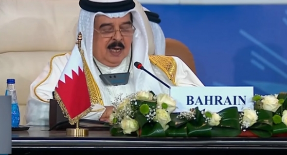 ملك البحرين: يجب الإفراج عن الأسرى والمحتجزين وإيصال المساعدات إلى غزة