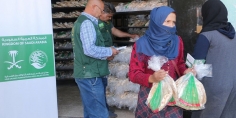 مركز الملك سلمان للإغاثة يواصل تقديم الخدمات الصحية وتوزيع الخبز في شمال لبنان
