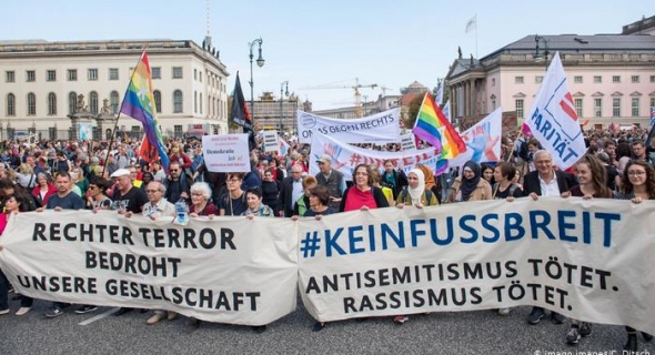 مسلمو ألمانيا يشعرون بخطر اليمين المتطرف ويتضامنون مع اليهود