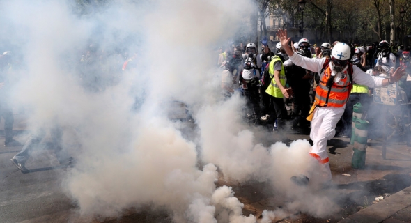 الداخلية الفرنسية: نحو 28 ألف شخص شاركوا في احتجاجات السترات الصفراء أمس السبت