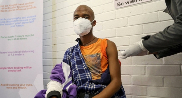 جنوب إفريقيا تبدأ تجربة أول لقاح «إفريقي» ضد فيروس كورونا «كوفيد-19» على البشر