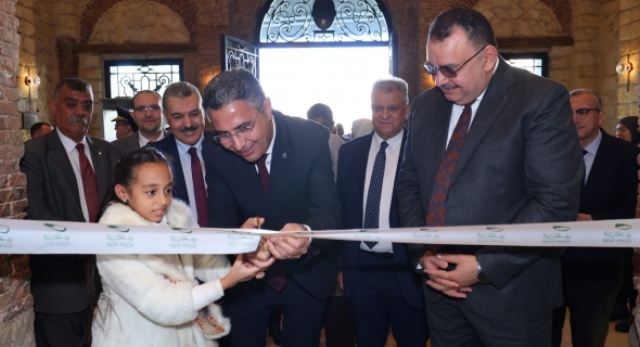 رئيس البريد المصري يفتتح “المعرض العربي للطوابع”