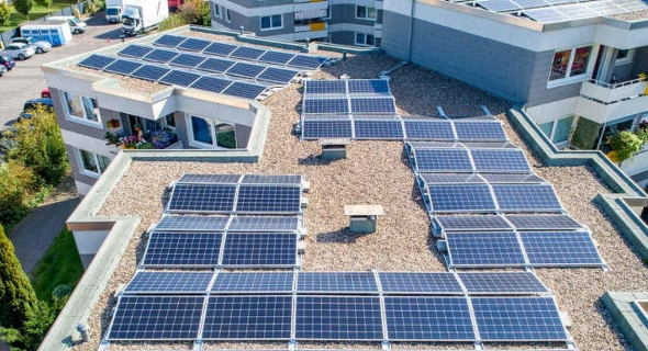 تباطؤ سوق الطاقة المتجددة في إيطاليا خلال النصف الأول 2025