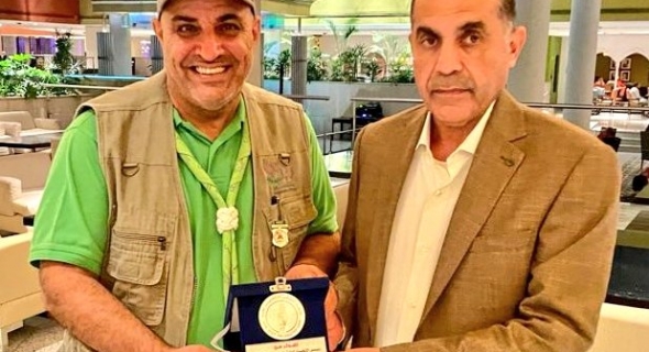 إهداء ميدالية ودرع الاتحاد الكشفي للبرلمانيين العرب للقائد الكشفي علي العلي
