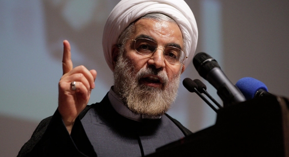 خامنئي يتهم بعض مسؤوليه بـ”الغفلة”