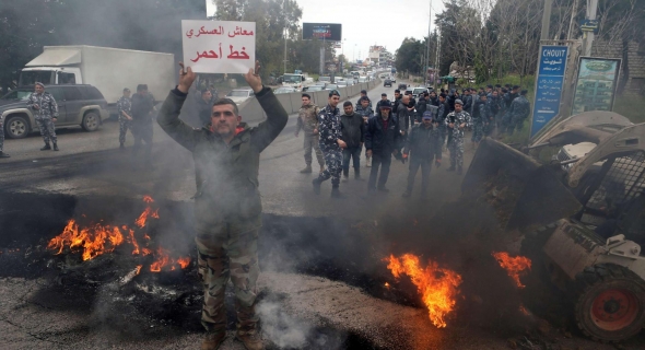 إجراءات تقشف قاسية تنذر بتأجيج الاحتجاجات في لبنان