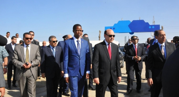 “مميش” يستقبل رئيس زامبيا ويتفقدان المشروعات التنموية وقناة السويس الجديدة