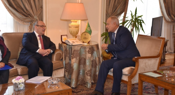 “أبو الغيط” يؤكد أهمية تعزيز الجهود  لمكافحة الهجرة غير الشرعية والاتجار في البشر