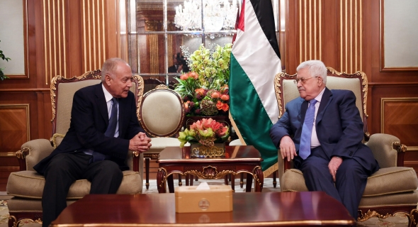 “أبو الغيط” و”أبو مازن” يؤكدان  أهمية وجود زخم للتحرك العربي لدعم القضية الفلسطينية