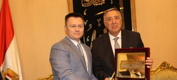 رئيس المحكمة الدستورية العليا يستقبل النائب العام الروسي ويبحثان أوجه التعاون القضائي