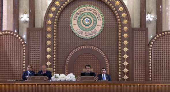 العراق يتسلم رئاسة القمة العربية التنموية من لبنان