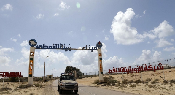 حركة الاحتجاج ضد الدبيبة تغلق أكبر موانئ النفط في ليبيا