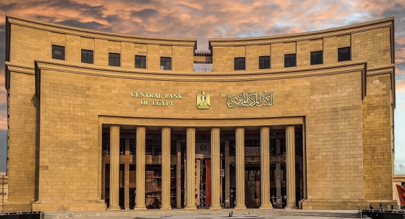 البنك المركزي المصري يثبت أسعار الفائدة عند 24% للإيداع و25% للإقراض
