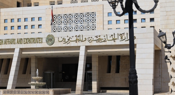 الخارجية السورية: الاعتداء الأمريكي يؤجج الصراع في منطقة الشرق الأوسط على نحو خطير