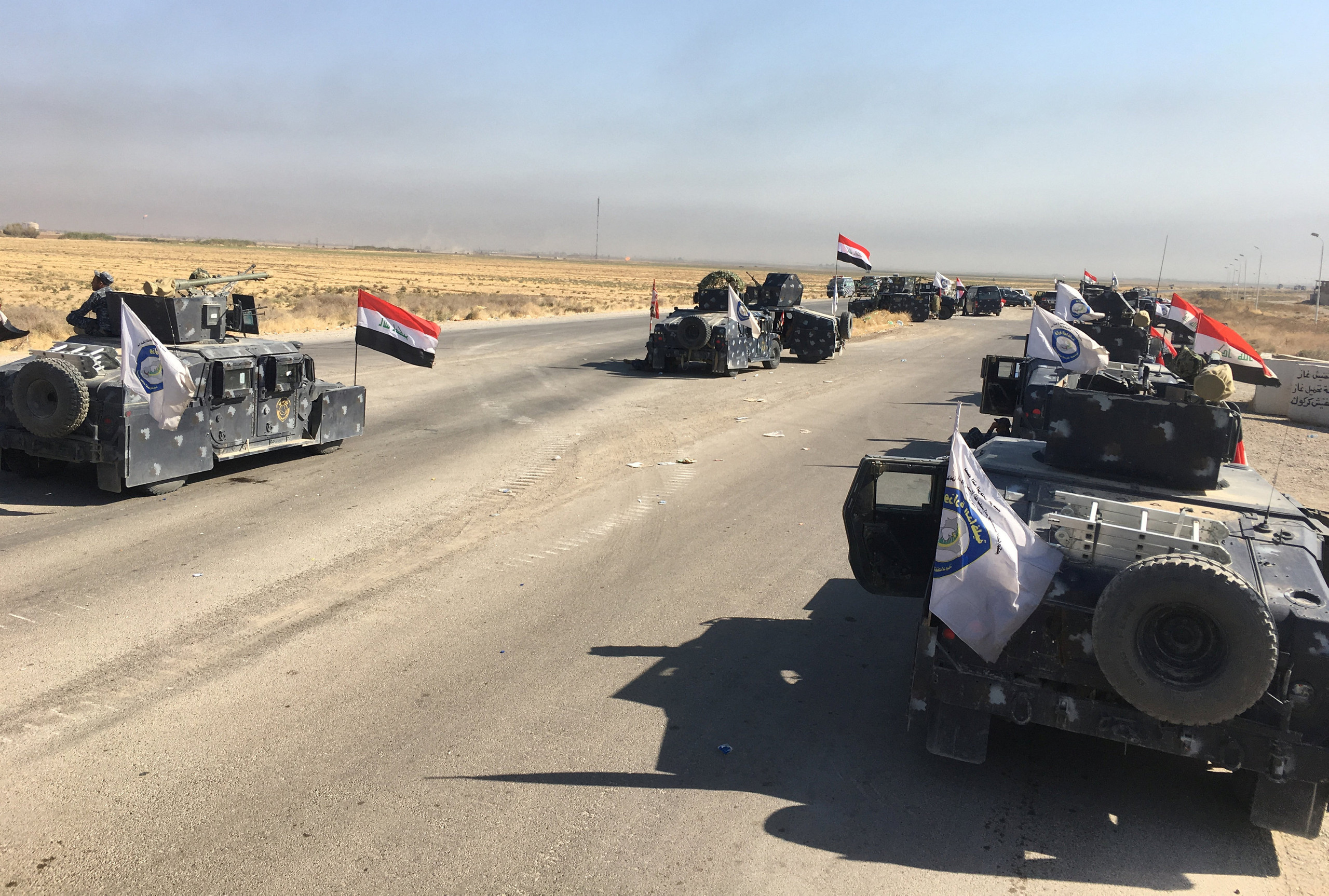 Members of Iraqi federal forces enter oil fields in Kirkuk, Iraq October 16, 2017. REUTERS/Stringer NO RESALES. NO ARCHIVES