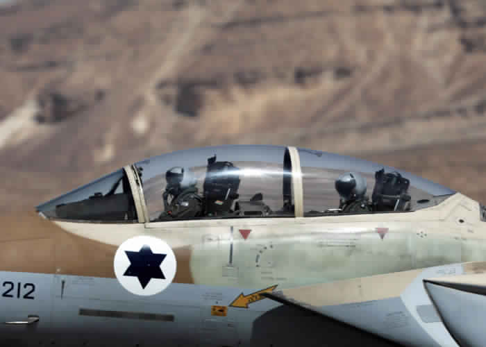 غارة إسرائيلية على الحدود السورية اللبنانية تطلق السباق إلى الحرب في المنطقة