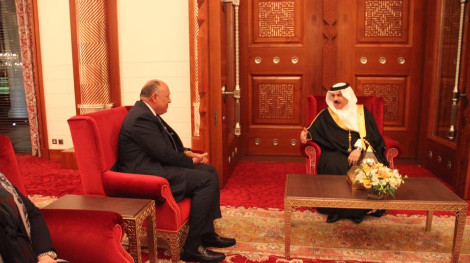 “شكري” يلتقى ملك البحرين ويجرى محادثات مع وزير الخارجية في ثاني محطات جولته العربية