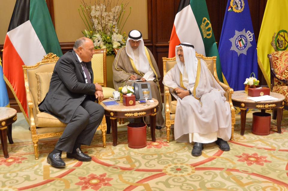 في ثالث محطات جولته العربية.. “شكري” يبحث مع أمير الكويت ووزير الخارجية مواجهة التحديات الراهنة