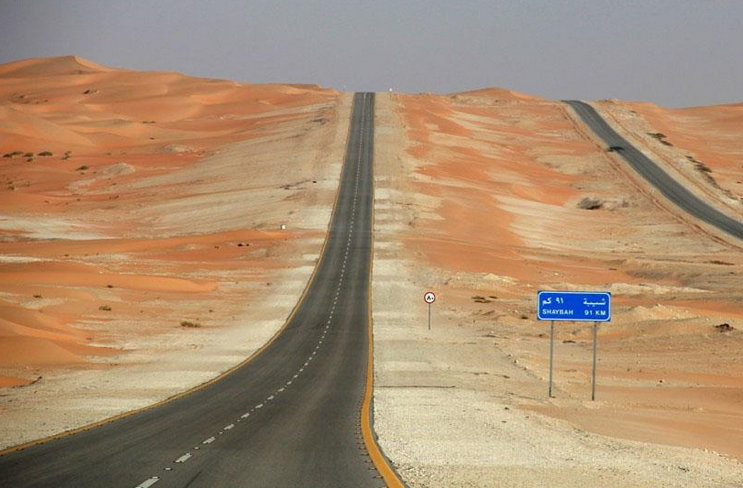 السعودية وعُمان يستكملان الطريق الدولي الجديد الرابط بينهما