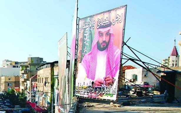 “طرابلس” اللبنانية ترفع صورة عملاقة لولي العهد السعودي