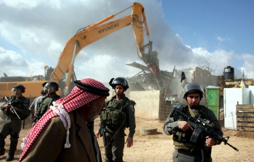 “الاحتلال” يهدم منزلين في القدس..ويعتقل شابين بغزة