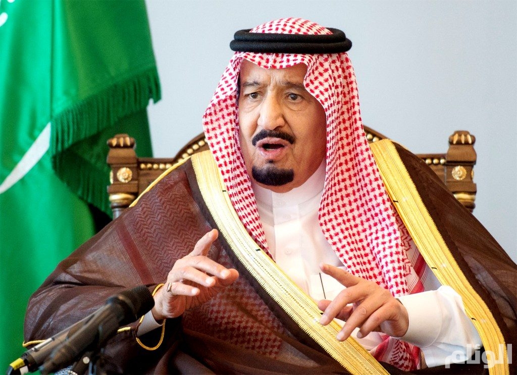 مسؤول سعودي: الملك سلمان لن يتنازل عن العرش لولي العهد