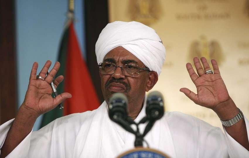 Sudan's President Omar Hassan al-Bashir addresses a joint news conference with his South Sudan's counterpart Salva Kiir in Juba April 12, 2013. President al-Bashir said on Friday he wanted peace and normal relations with South Sudan in his first visit there since it split off from his country in 2011 after decades of civil war. REUTERS/Andreea Campeanu (SOUTH SUDAN - Tags: POLITICS)