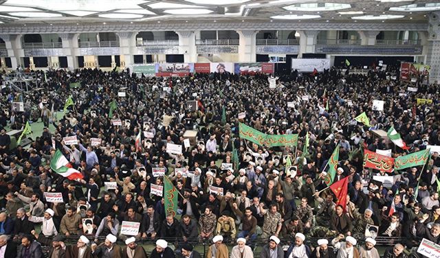 صحفي إيراني يكشف أسباب التظاهرات ضد “نظام الملالي” وأهم انجازاتها