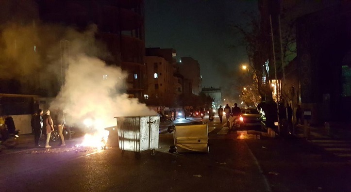 في كل مكان في إيران.. “الموت للديكتاتور”