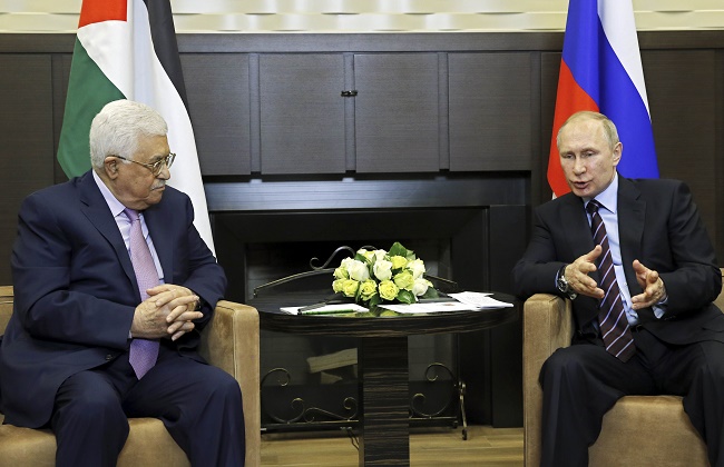 Russian President Vladimir Putin meets with Palestinian President Mahmoud Abbas at the Bocharov Ruchei state residence in Sochi, Russia, May 11, 2017. REUTERS/Yuri Kochetkov/Pool