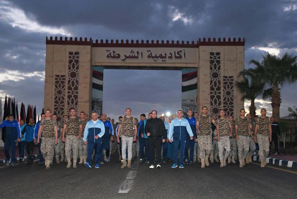 بالصور.. السيسي يزور كلية الشرطة ويتفقد التدريبات الصباحية