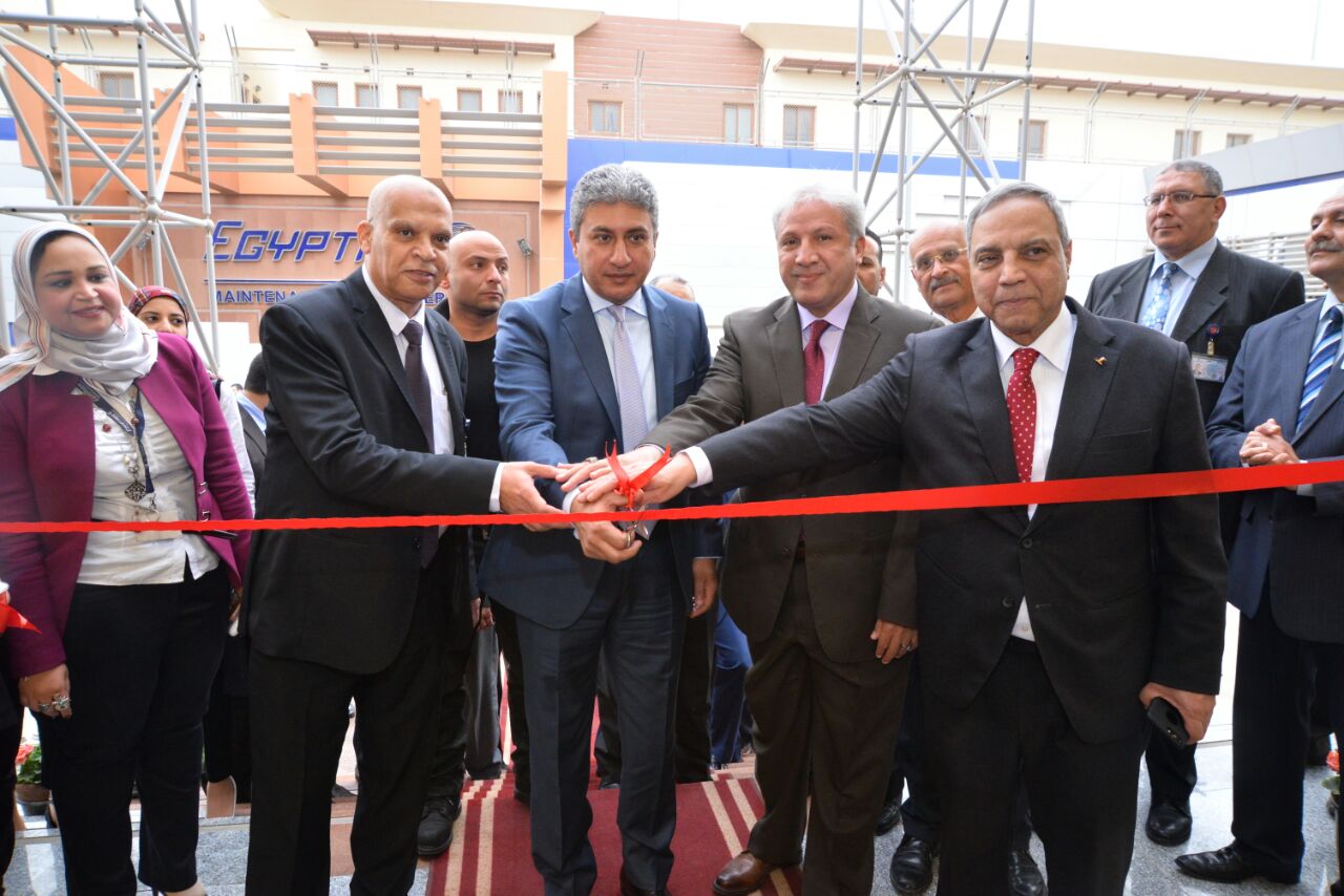 وزير الطيران يفتتح مبنى الصيانة اليومية الجديد