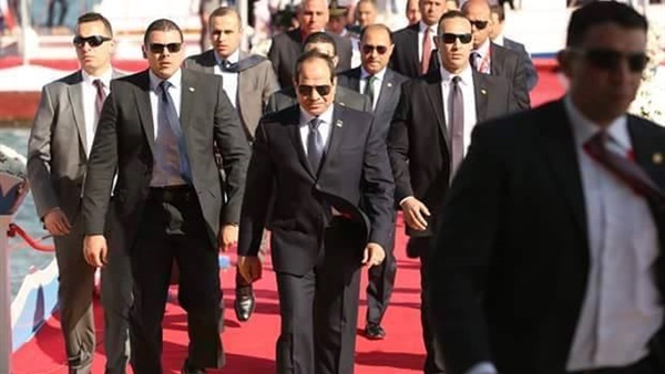 السيسي يتفقد الأرصفة البحرية لميناء شرق بورسعيد